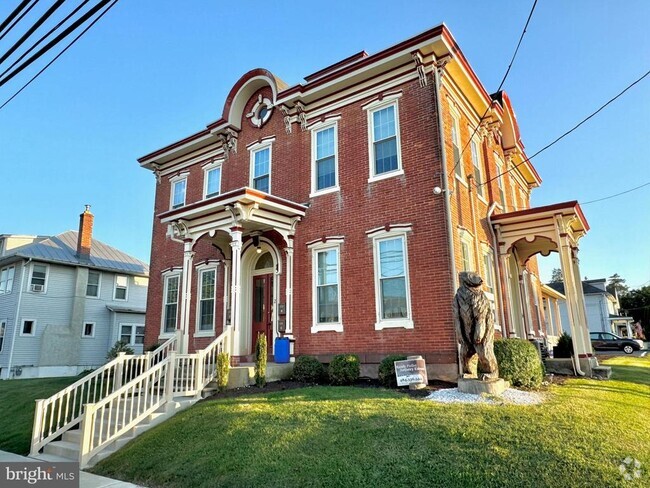 Building Photo - 2 E Penn Ave Unit D Rental