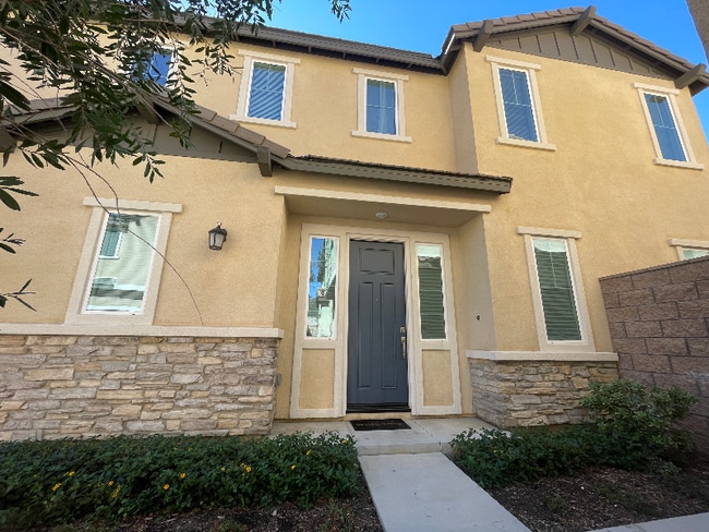 Building Photo - 16254 Lozano St