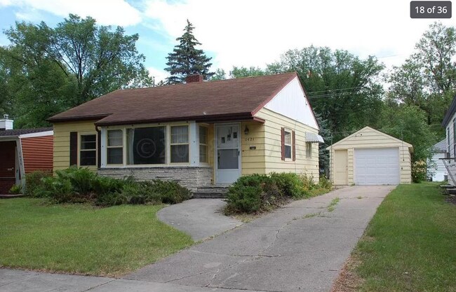 Photo - 1421 12th St N