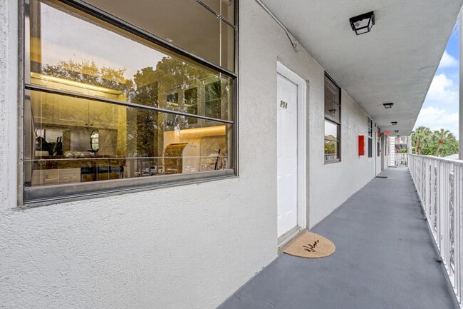 Photo - 1518 Whitehall Dr Unit 204