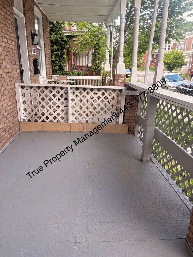 Photo - 3127 Baker St