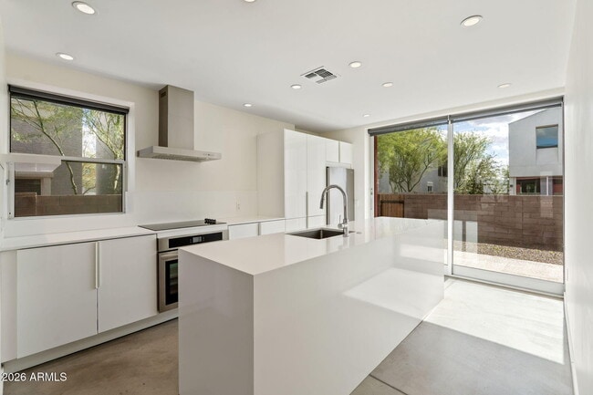 Photo - 1337 E Polk St