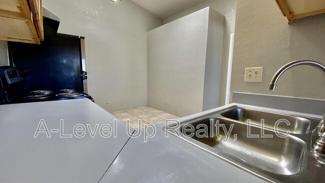 Photo - 405 E Thoroughbred St