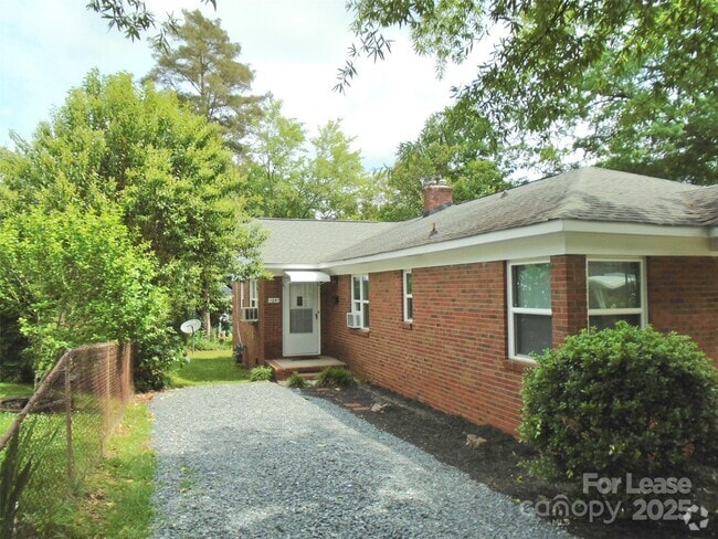 Building Photo - 1241 Reece Rd Rental
