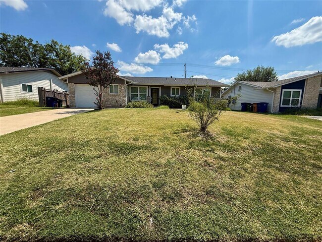 Photo - 5229 Basswood Ln House