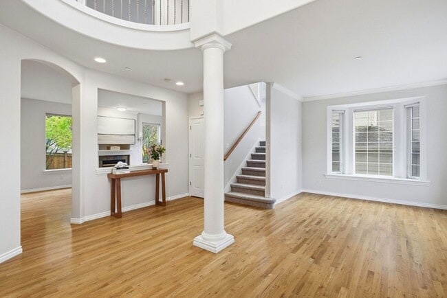 Photo - Beautiful Spacious 4 Bedroom Home for Rent In Kirkland