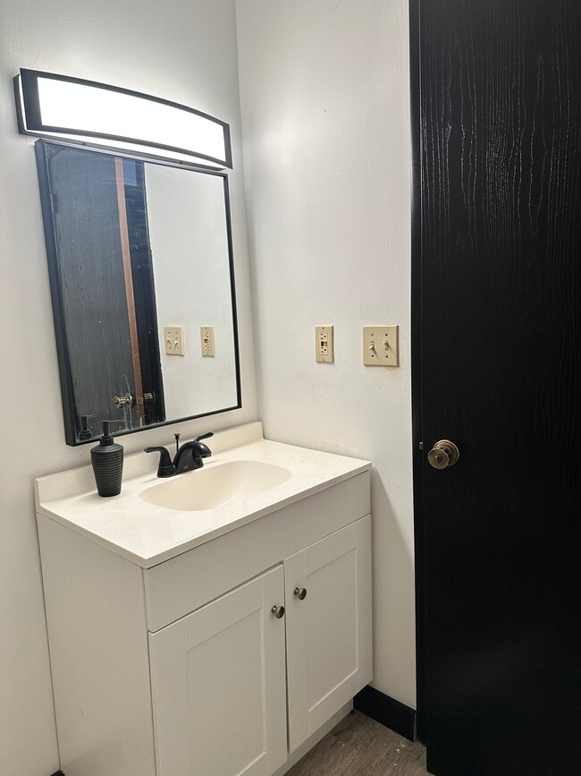 Photo - 1752 Woodlawn Ave NW