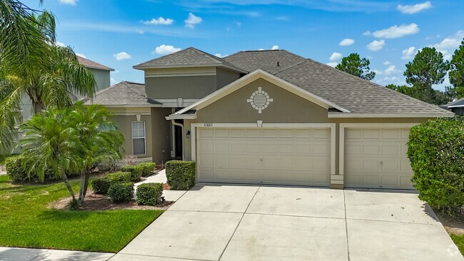 Building Photo - Large 4/2/3 Home renting $2800. month.