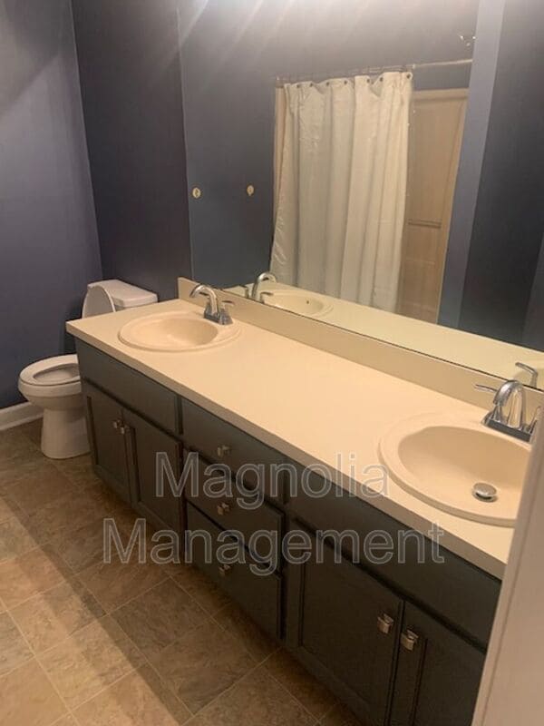 Photo - 1302 Oakridge Ave