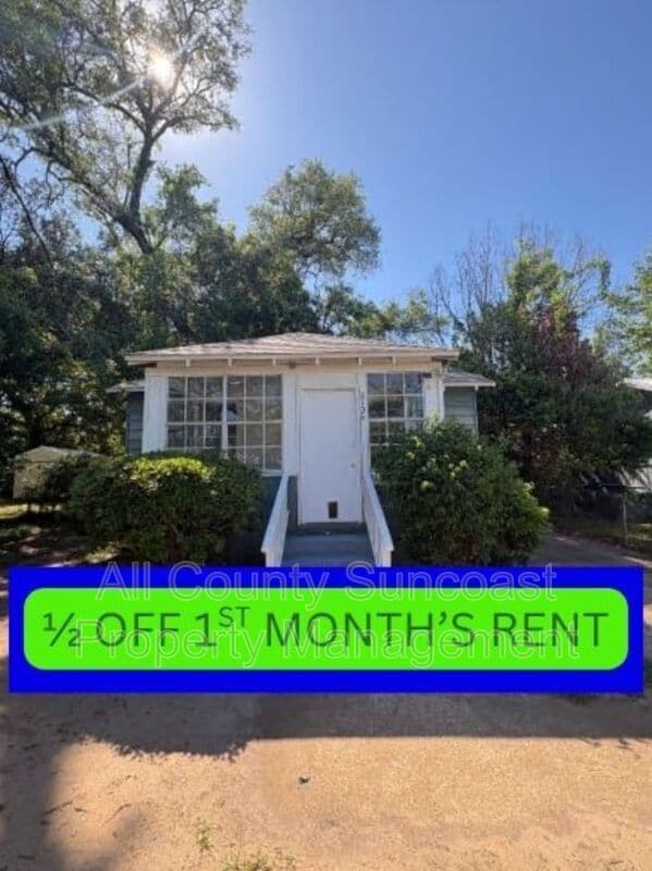 Photo - 2134 Saxon St