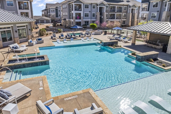Photo - The Woodford on Mockingbird