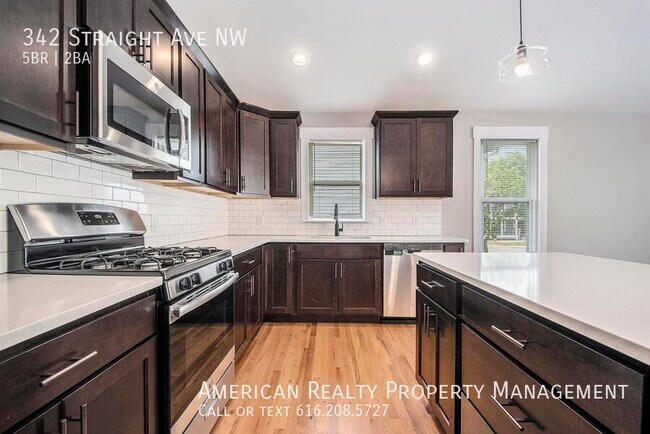 Photo - 342 Straight Ave NW