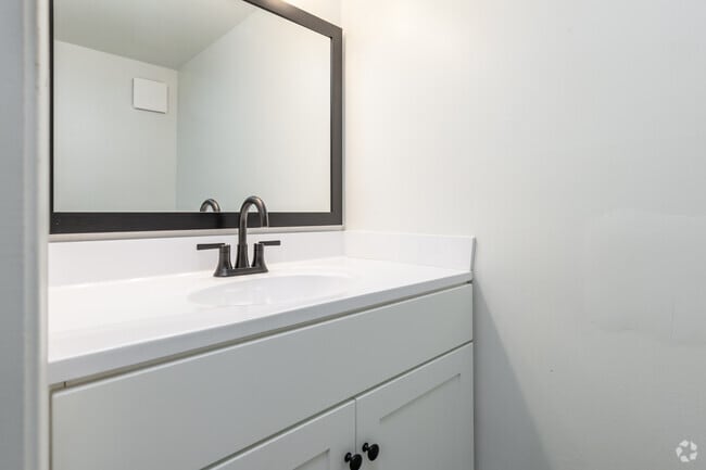 2BR, 1.5BA - 1,306SF - Half Bathroom
