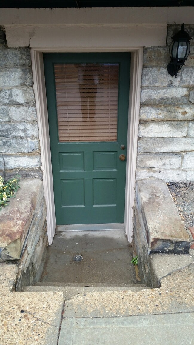 Building Photo - 112 E 5th St Unit Commercial Office