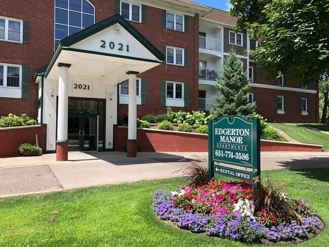 Front Entrance - Edgerton Manor Apartments