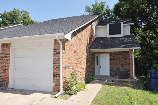 Building Photo - 5502 Loving Dr Unit Apt 4