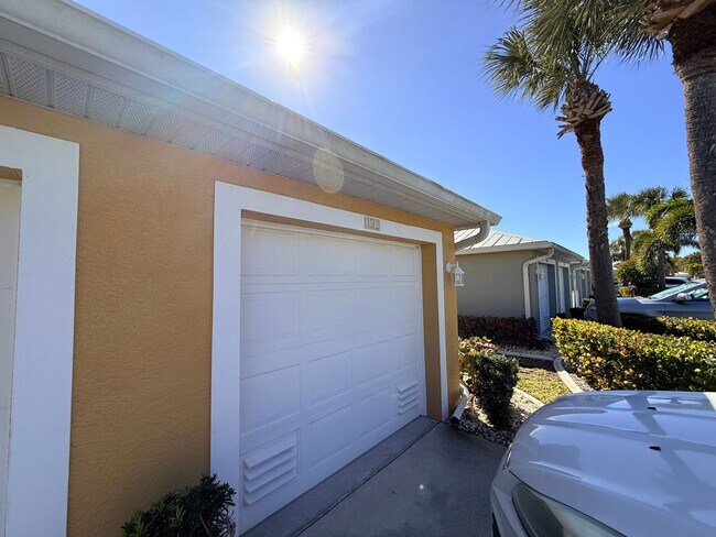 Photo - Waterfront Condo 3/2/1 - FULLY FURNISHED! - (Available annually or monthly) Unidad 1512 - Reservation Spot 1