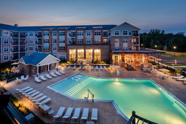 Swimming Pool - Avalon Piscataway Apartments