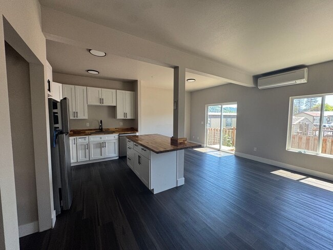 Photo - Modern 3 bedroom townhouse