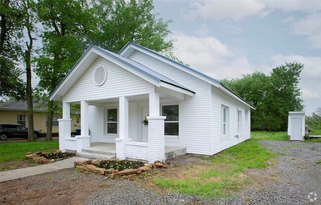 Building Photo - 110 S 13th St Rental