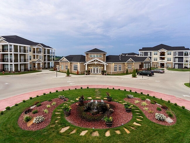 The Waterstone at Green River clubhouse is comprised of the leasing office, business center, kitchen, entertainment lounge, and gym, with access to the pool and outdoor lounge.