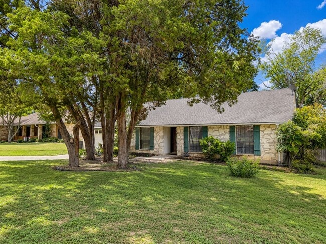 Photo - Spacious 3/2 Rental in North East Independent School District with Stone Fireplace, Covered Patio...