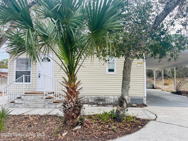 Building Photo - 1605 Ridge Dr