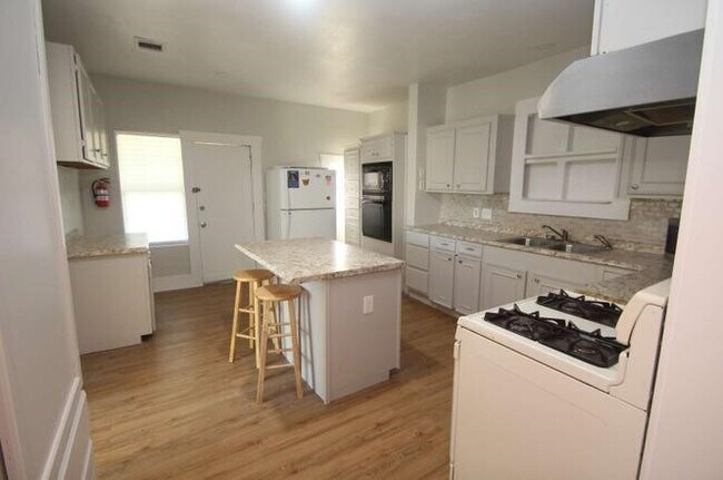 Photo - 422 Tennessee St