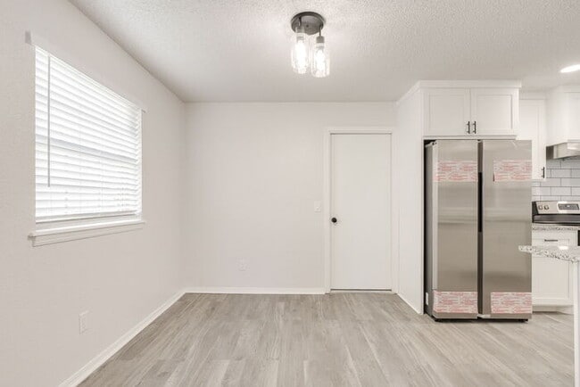 Photo - 11715 N Francis Ave