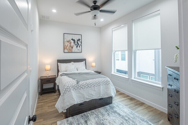 Photo - Roseland Flats