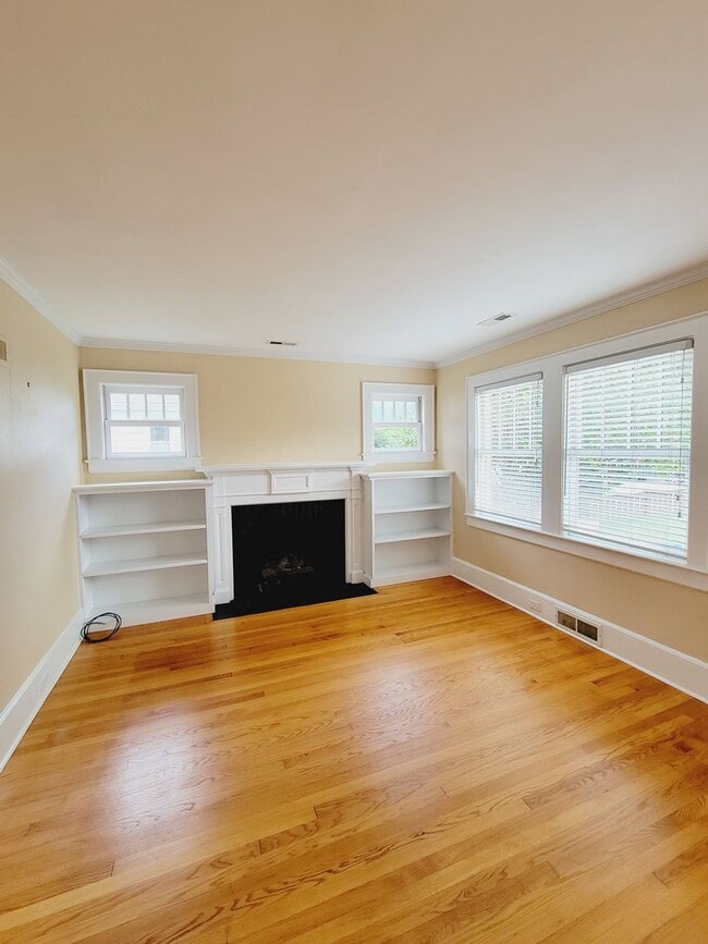 Charming Cottage Style in Brookwood/Forest... House House Rental in