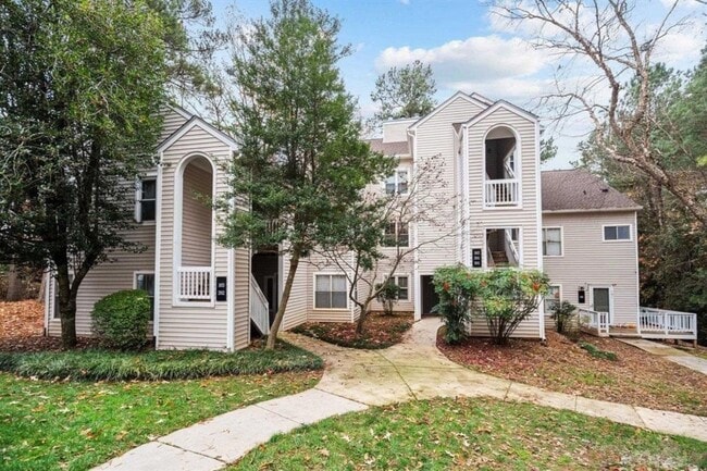 Building Photo - 6121 Sunpointe Dr Unit 6121 Sunpointe Dr. #103