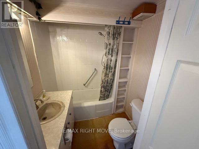 Photo - 377 Barrie Rd