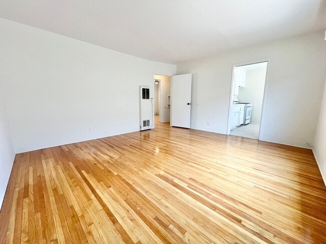 Building Photo - 150 St Joseph Ave Unit E