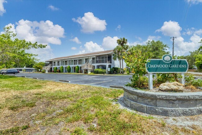 Building Photo - Charming Condo in Prime Sarasota Location ...