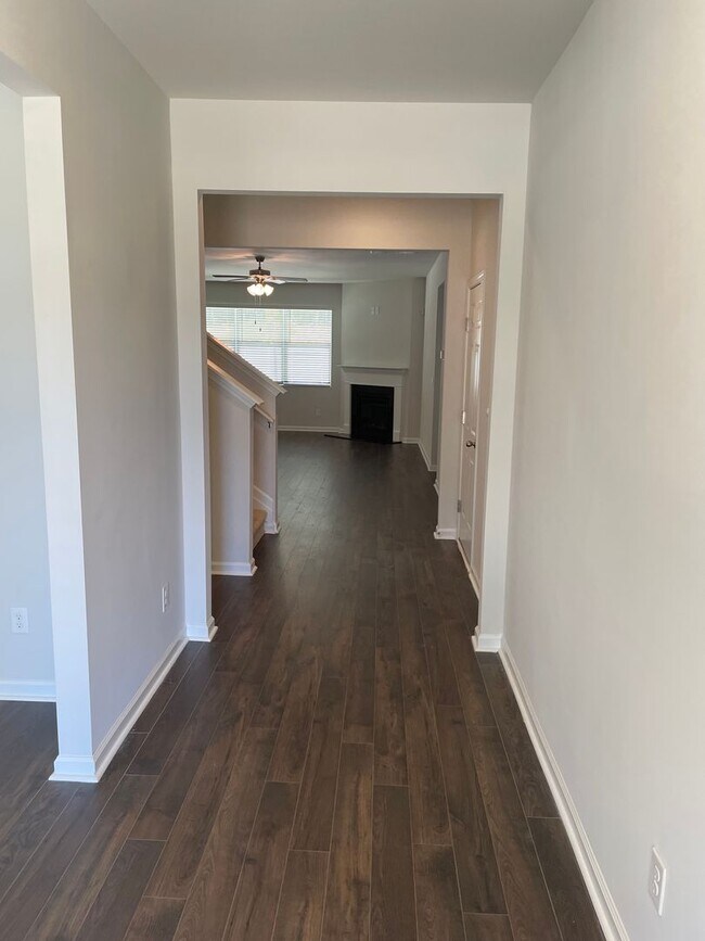 Photo - 344 Bonhill St