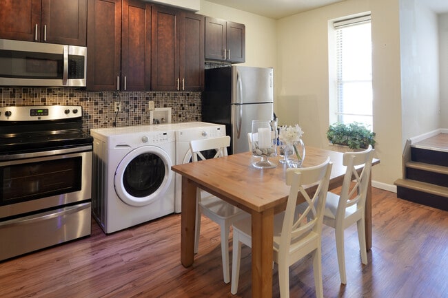 Incluye lavadora/secadora grandes - 1500 Menard Apartments