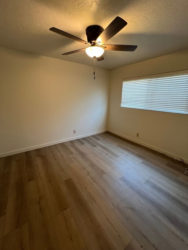 Photo - 511-513 SE L St Unit 513