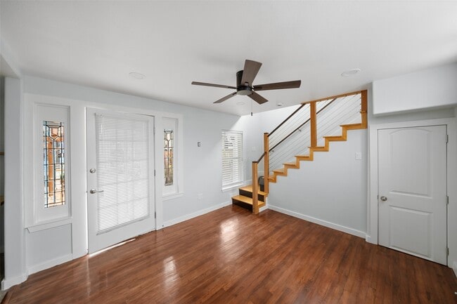 Photo - 303 Welch St