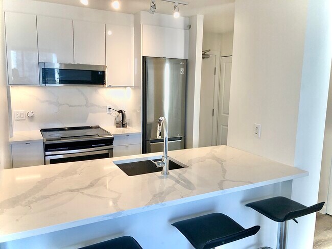 Photo - 1295 Richards St