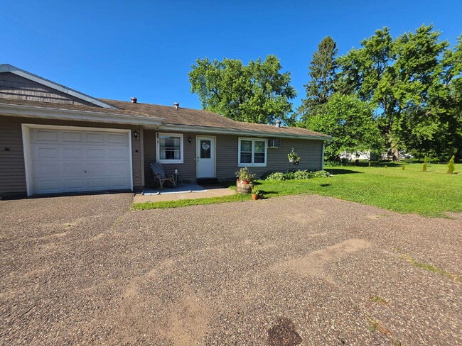 Building Photo - 2 Bedroom, 1 Bathroom with Attached Garage & Patio Unit Apt D