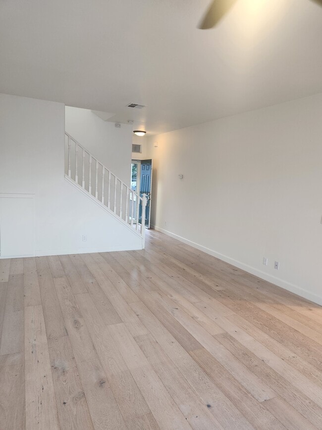 Photo - 2064 Easton Dr