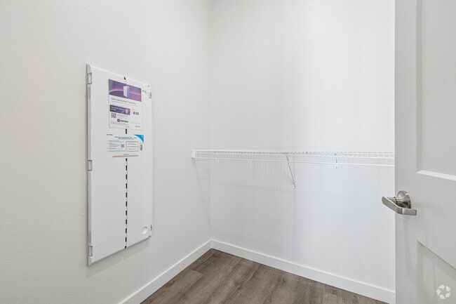 3BR, 2BA - 1191SF - Closet