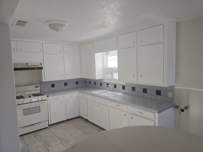 Photo - 1795 Euclid St