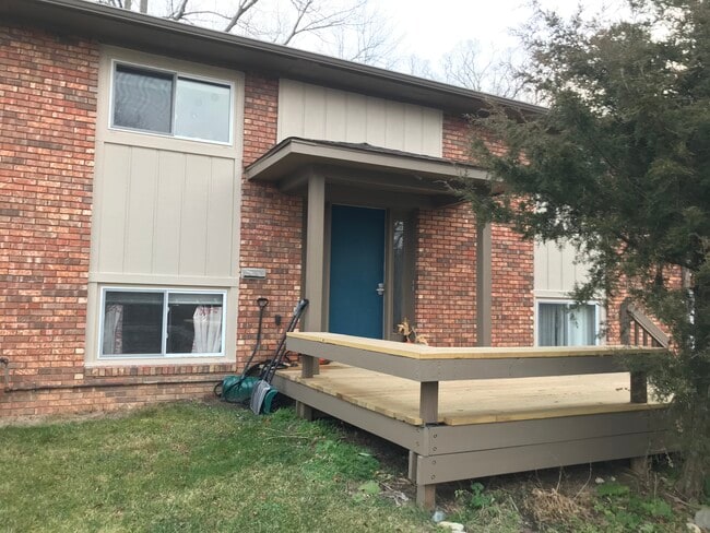 Building Photo - 1588 Jones Dr Unit 1588
