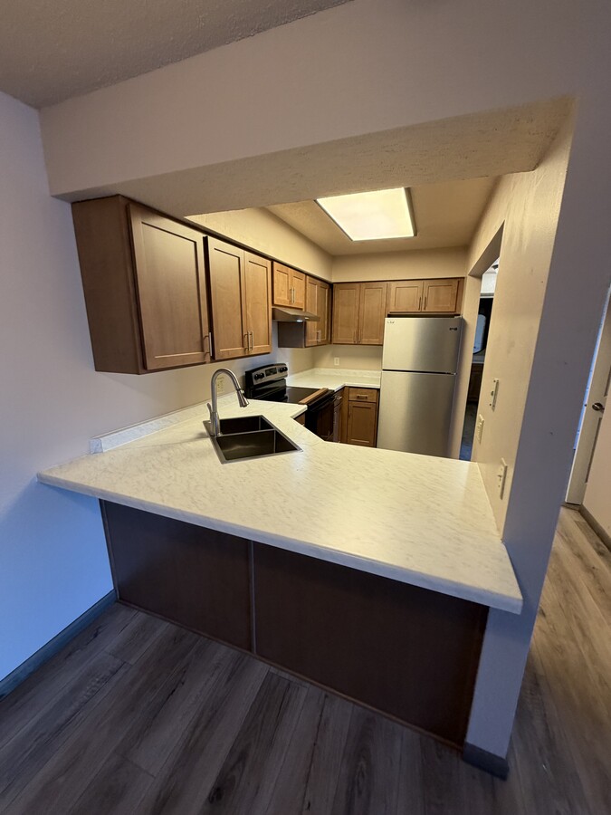 Regency Apartments - Regency Apartments Unit 112