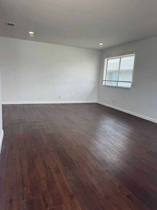 Photo - Top Floor 2 BR - Private Balcony + Garage ...