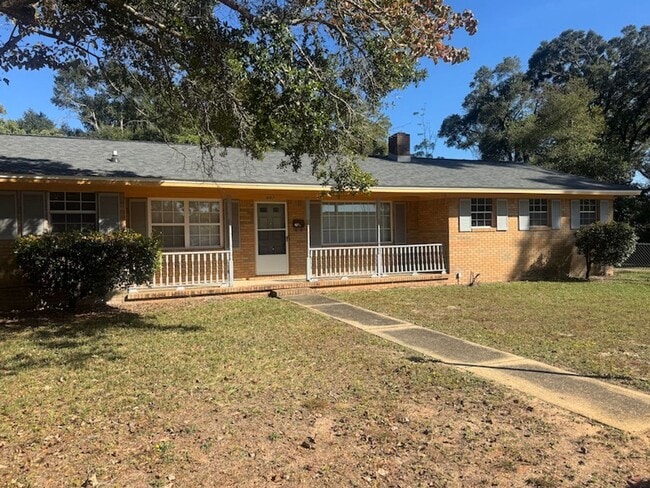 Building Photo - Middle of Town