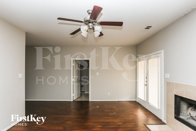 1206 Jewel Ln