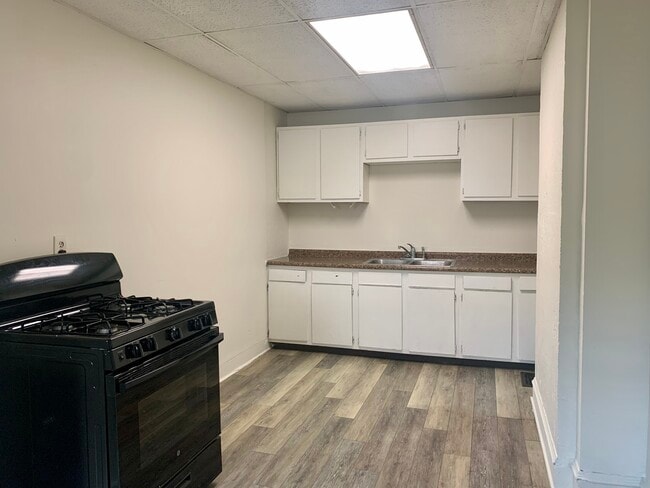 Photo - 201 Broad Ave NW